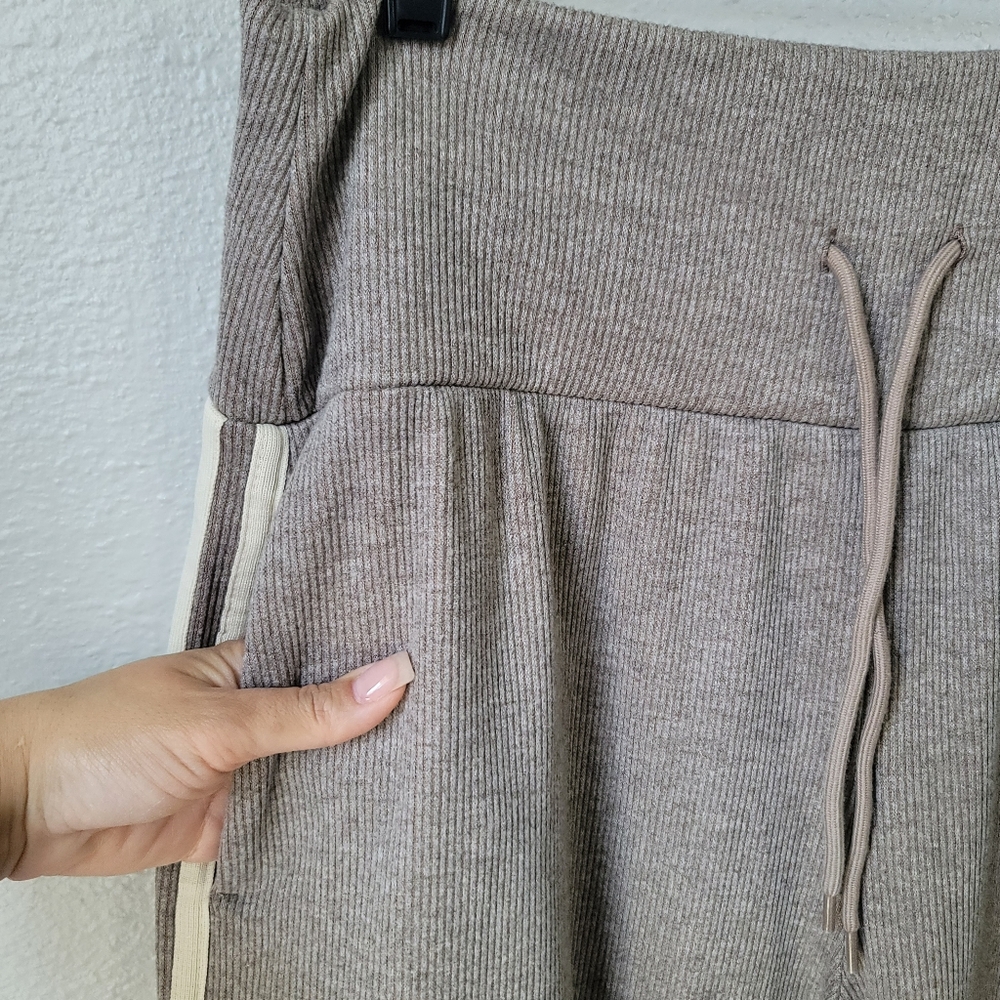 Halara Ribbed High Waisted Tummy Control Wide Leg Pants Size XLarge In Taupe NEW - Picture 8 of 12